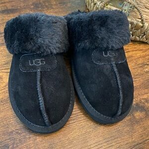 New UGG Australia slippers Womens Size 8 - Men’s Size 7